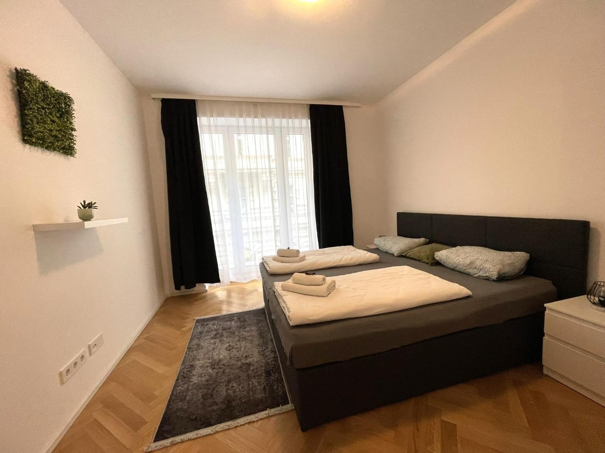 1St City La Opera Suites Vienna Esterno foto